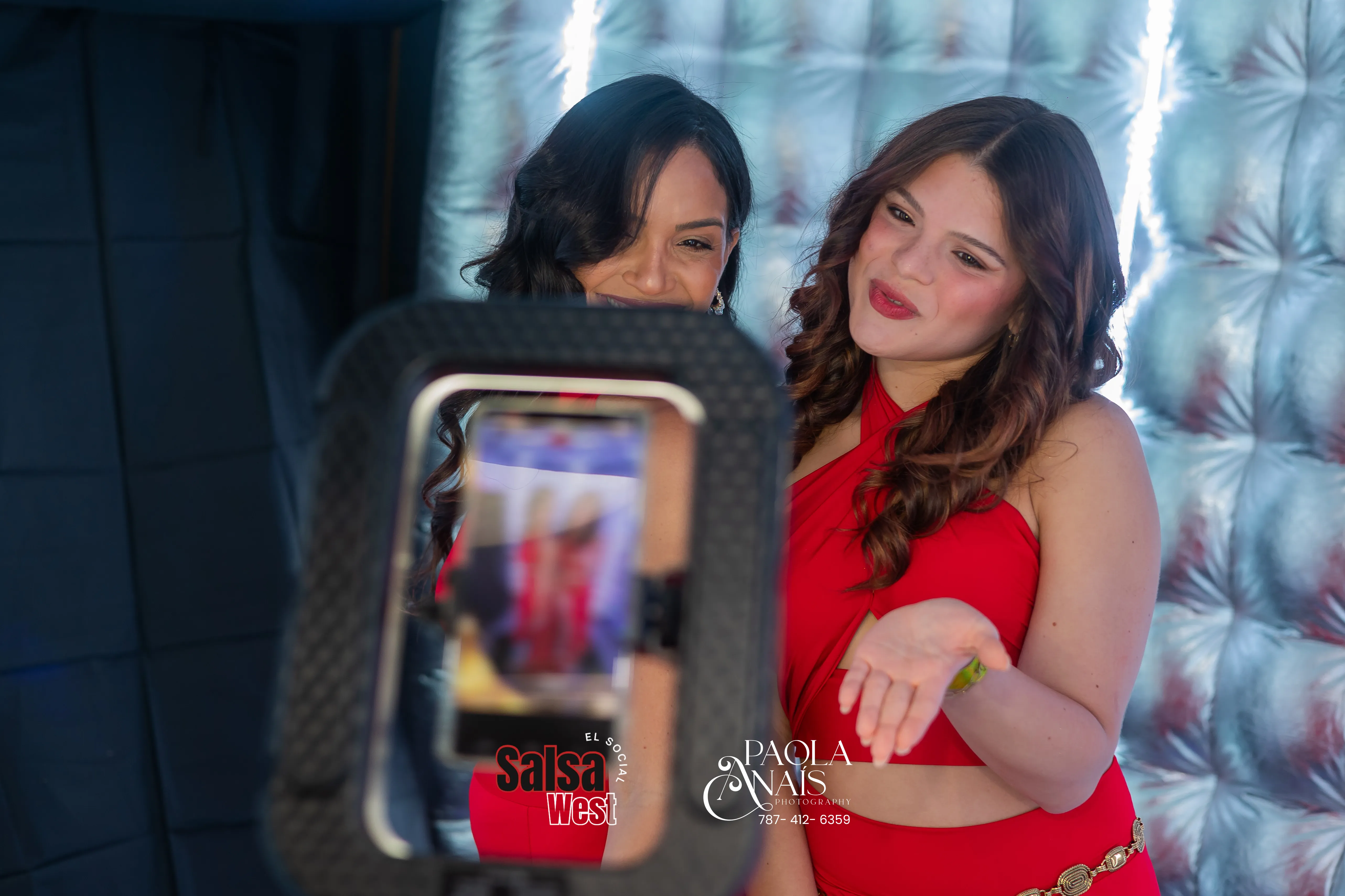 Asistentes en evento social de Salsa West